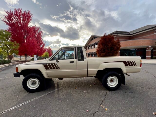 1986 toyota pickup pickup brown 4wd manual