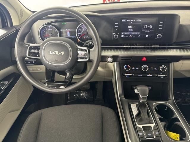 2022 kia carnival lx