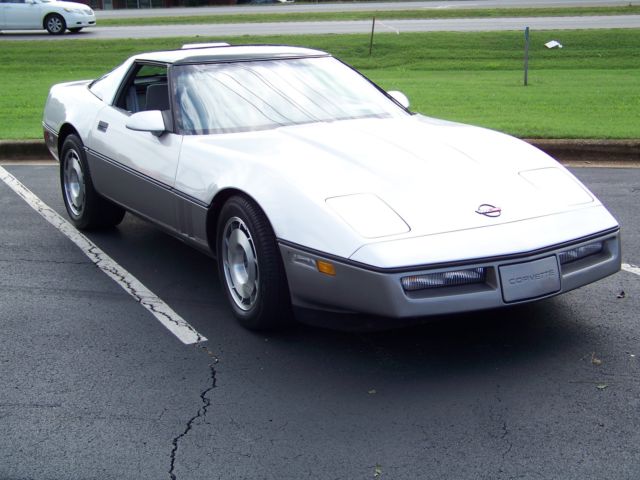 1987 corvette coupe (a classic !)