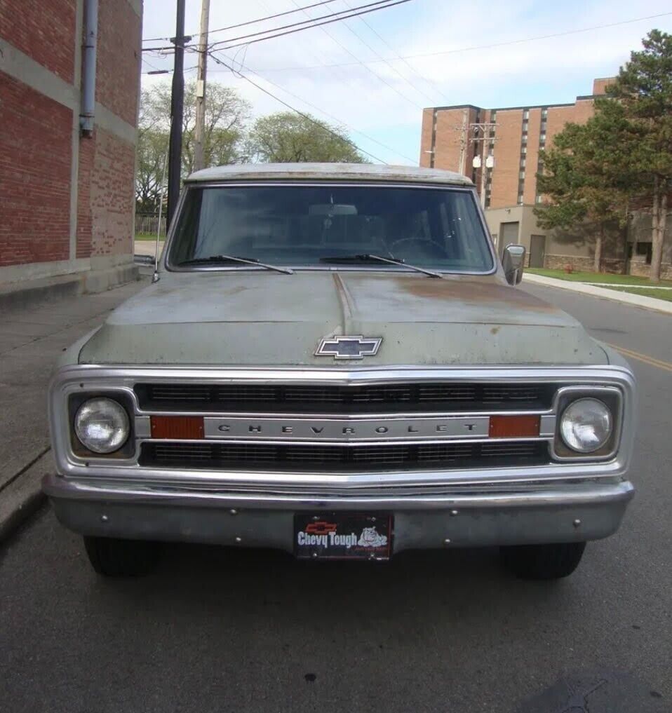 1970 c10 suburban 3 door
