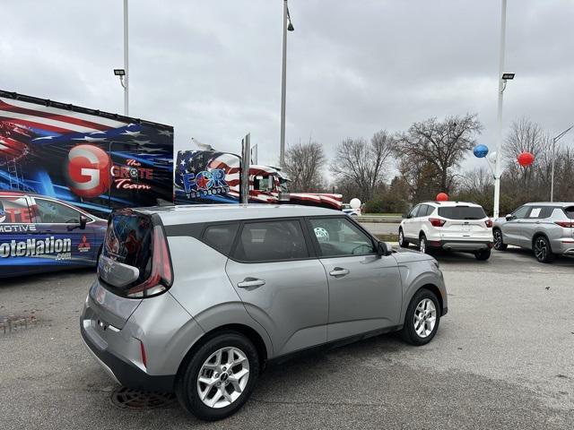 2023 kia soul lx