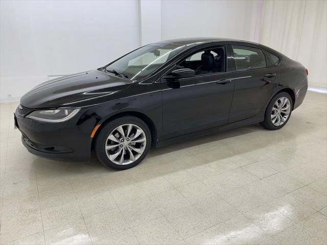 2015 chrysler 200 s
