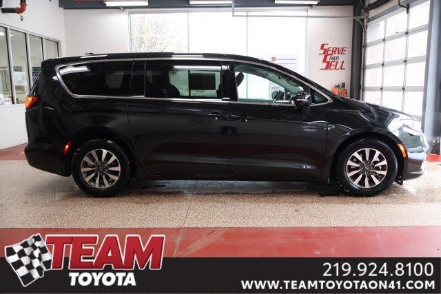2022 chrysler pacifica hybrid touring l