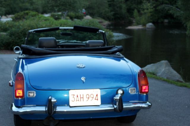 beautiful 1972 blue mgb roadster in great condition