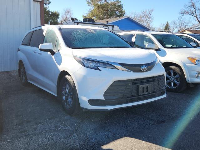 2022 toyota sienna t mulliner