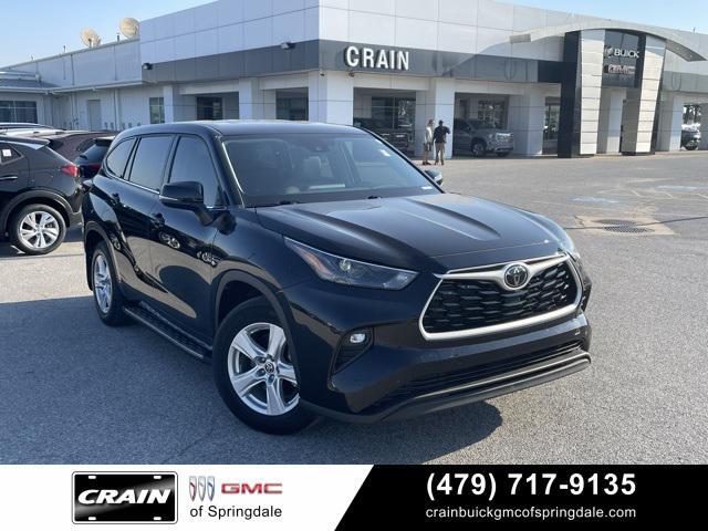 2022 toyota highlander le