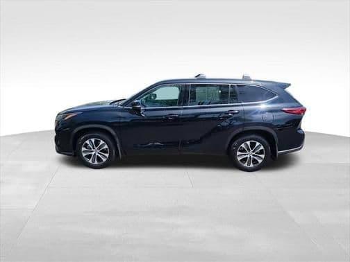 2021 toyota highlander xle in franklin, tennessee