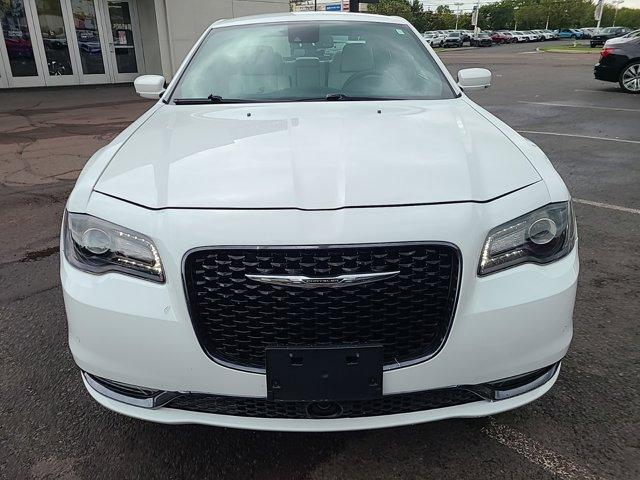 2018 chrysler 300 s
