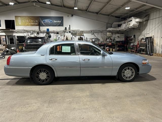 2010 lincoln town car signature limited