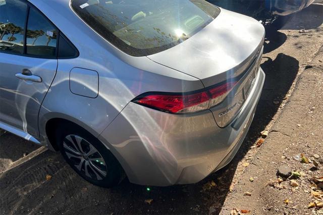 2022 toyota corolla hybrid le