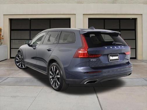 2021 volvo v60 cross country