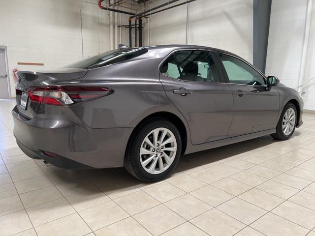 2022 toyota camry le awd