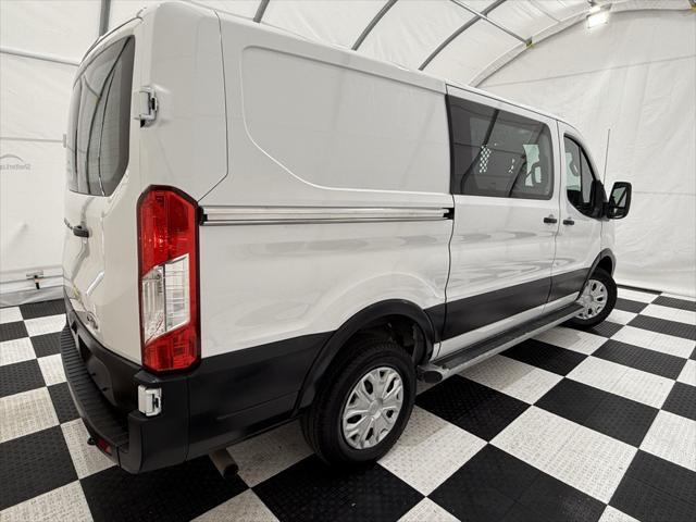 2022 ford transit-150 base