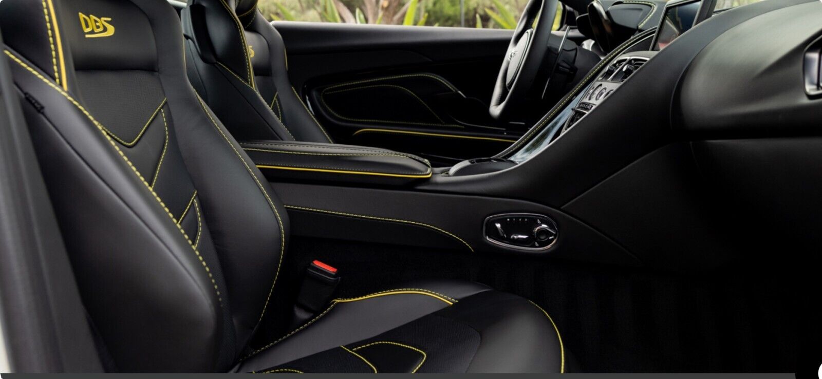 2021 aston martin dbs