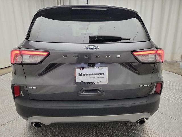 2021 ford escape se
