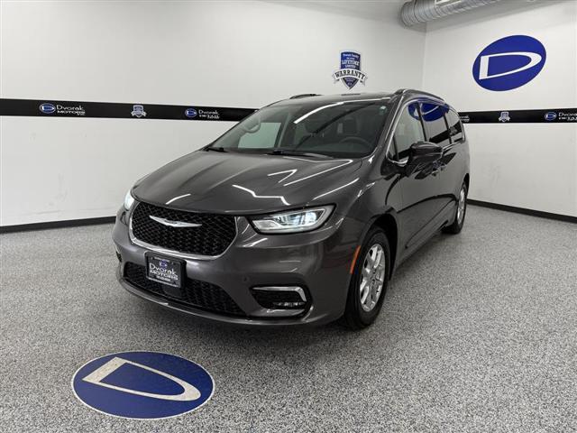 2022 chrysler pacifica touring l