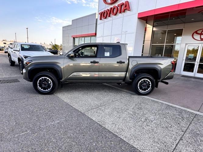 new 2024 toyota tacoma 4wd sr5