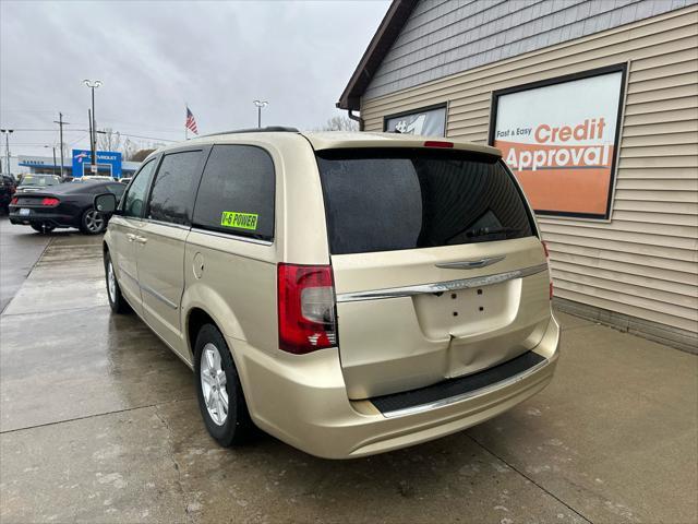 2011 chrysler town & country touring