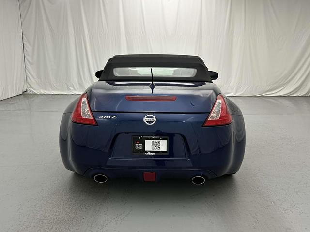 2017 nissan 370z touring