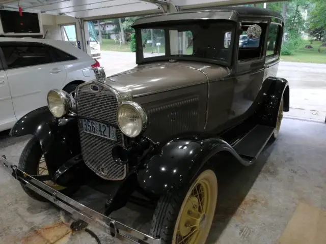 ford 1930 model a 2 door sedan