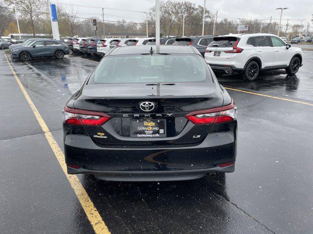 2022 toyota camry le