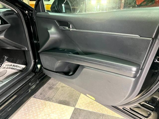 2018 toyota camry hybrid le