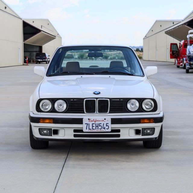 showroom - 1991 bmw 318is coupe e30, manual, sunroof, alpine white, tan leather