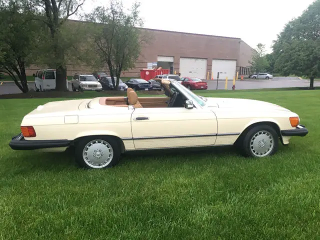 1989 mercedes benz 560sl light ivory/palomino 16k miles blue chip #1 car
