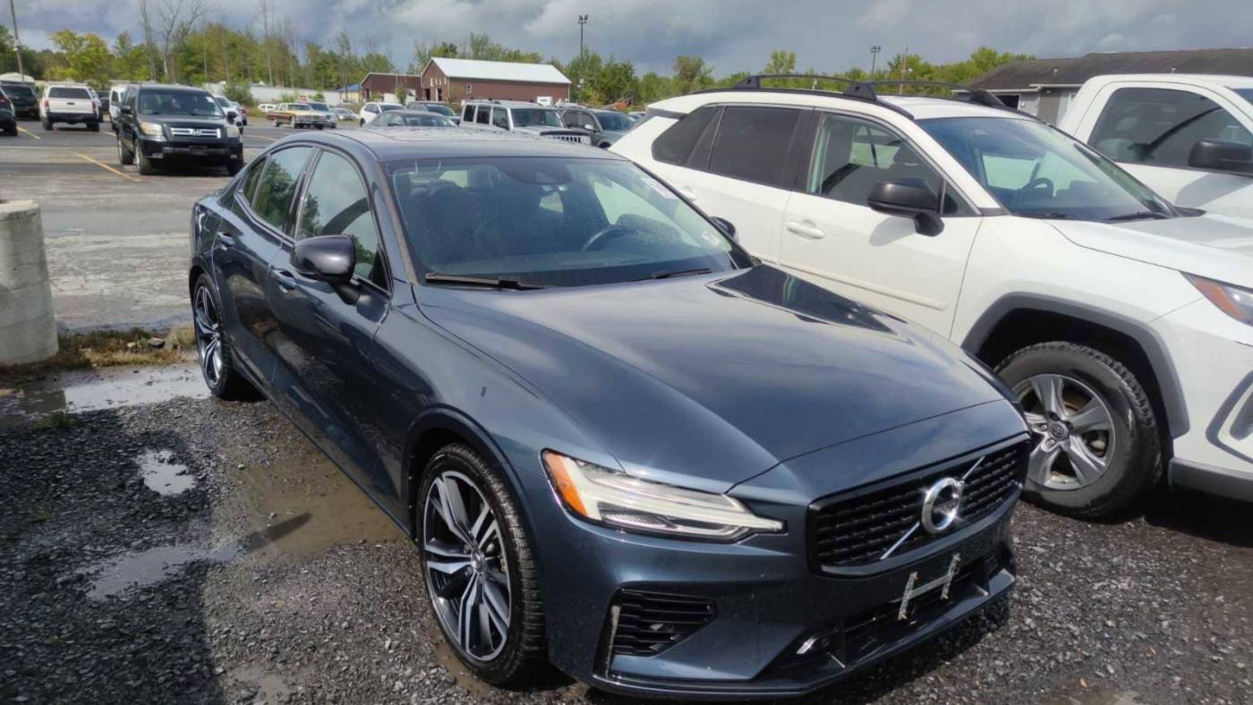 2022 volvo s60 recharge t8 r-design expression