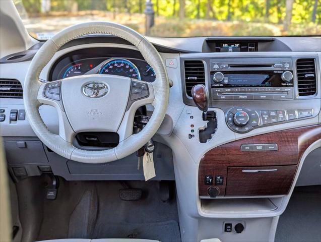 2011 toyota sienna xle