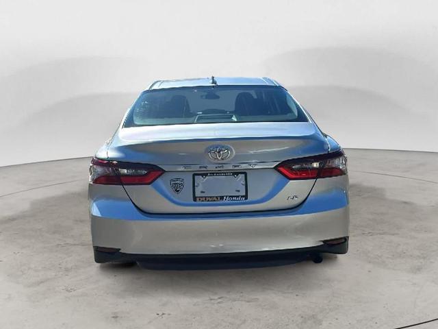 2022 toyota camry le