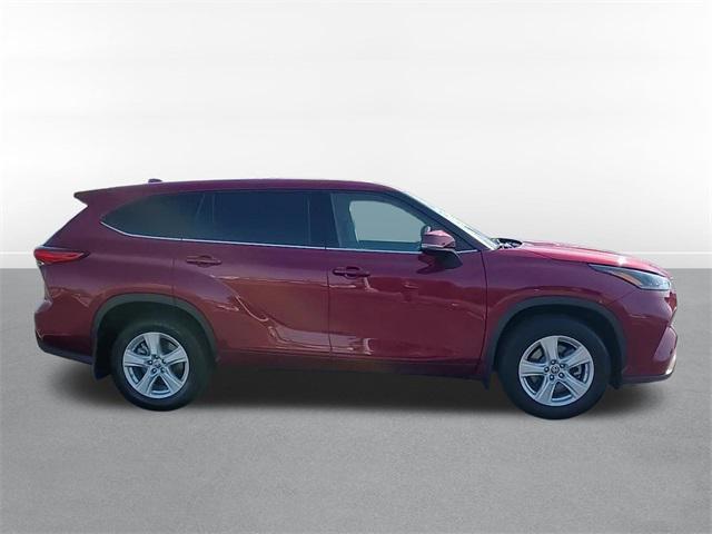 2021 toyota highlander le