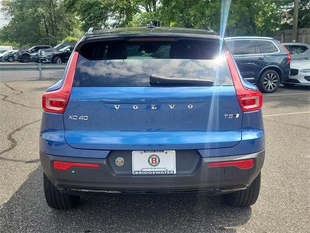 2021 volvo xc40 t5 r-design