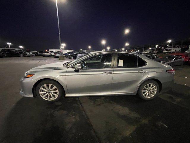 2020 toyota camry le