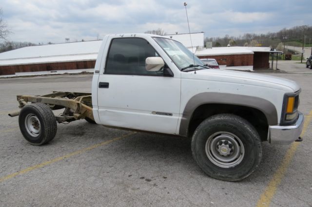 rust free under body!!!7.4 v8 big block runs strong!!mount your own bed!drive it