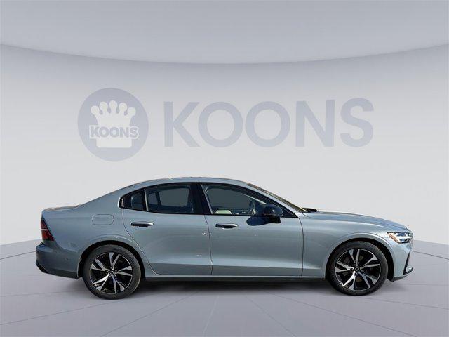 2023 volvo s60 b5 plus dark theme