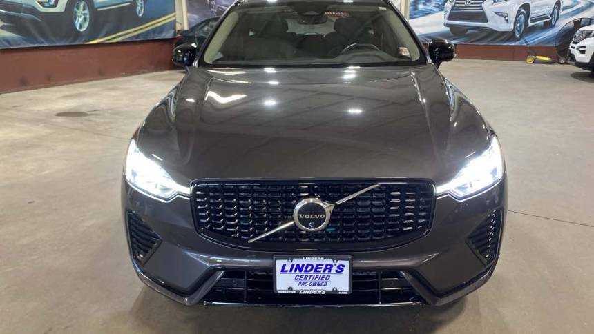 2024 volvo xc60 b5 plus dark theme