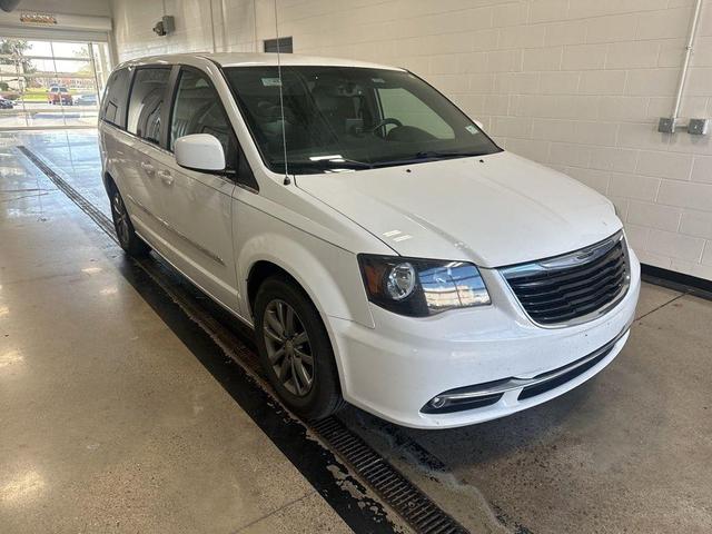 2016 chrysler town & country s