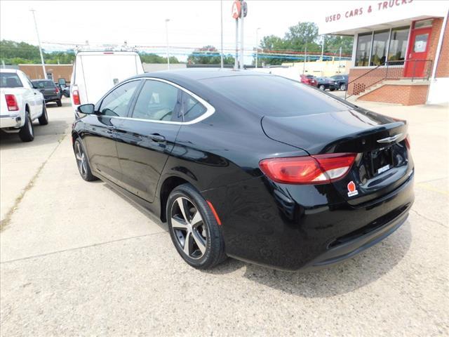 2016 chrysler 200 lx