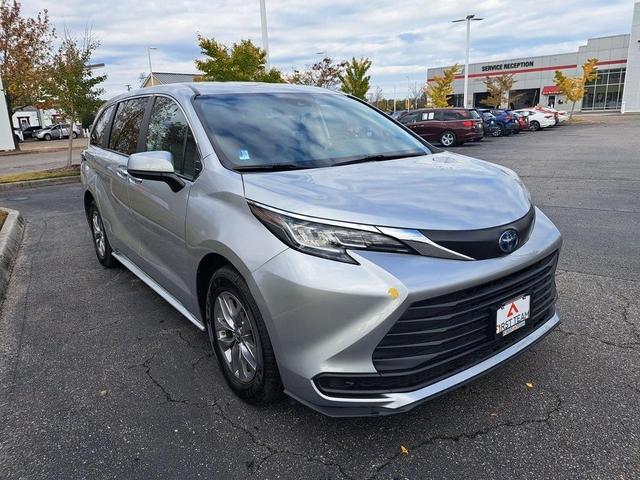 2023 toyota sienna le