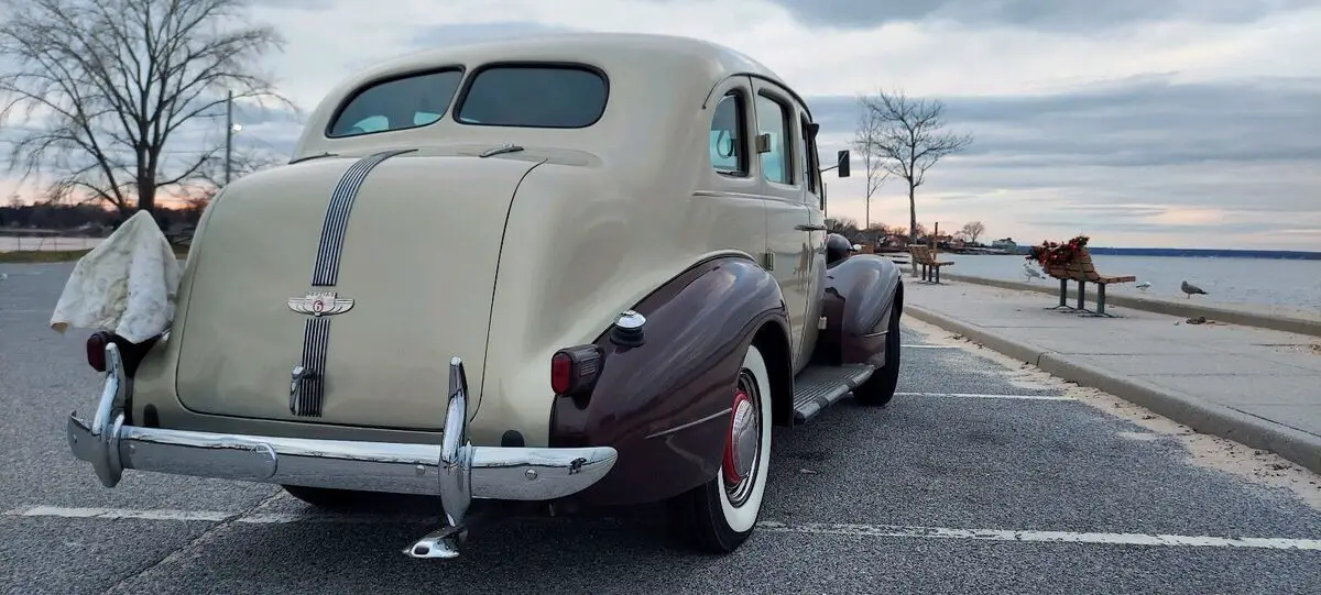 1937 pontiac deluxe six sedan white rwd manual