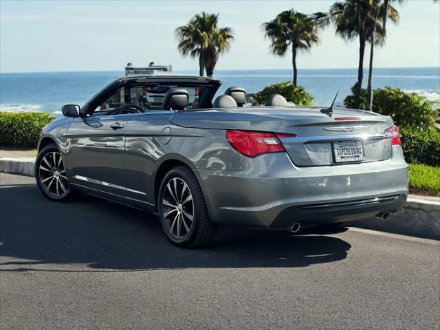 2013 chrysler 200 s