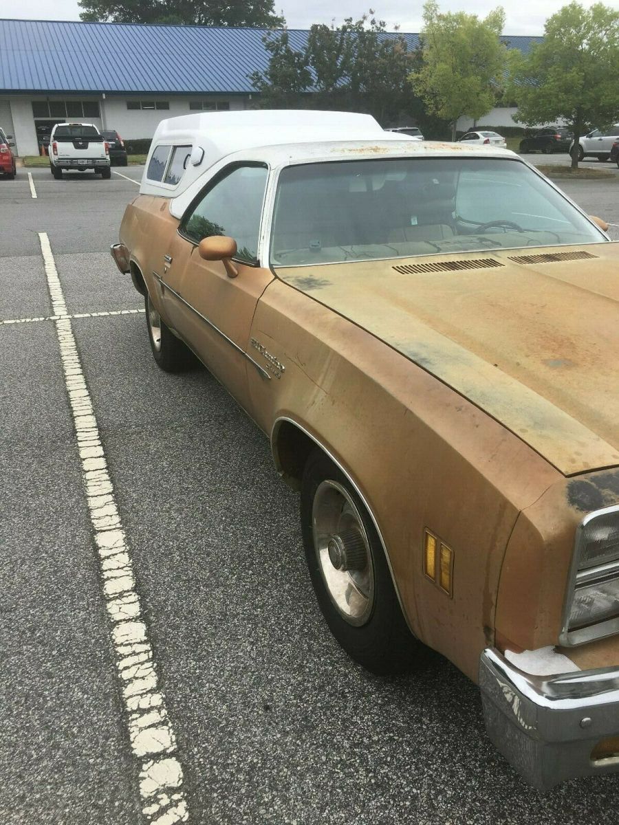 1977 classic model with bed topper