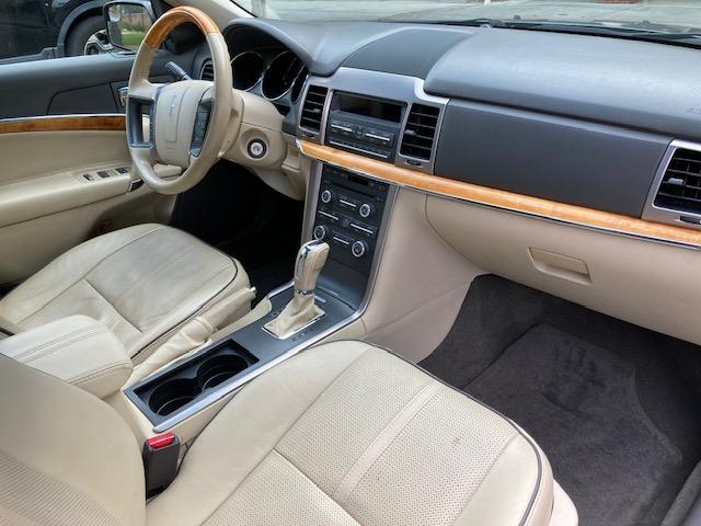 2011 lincoln mkz base
