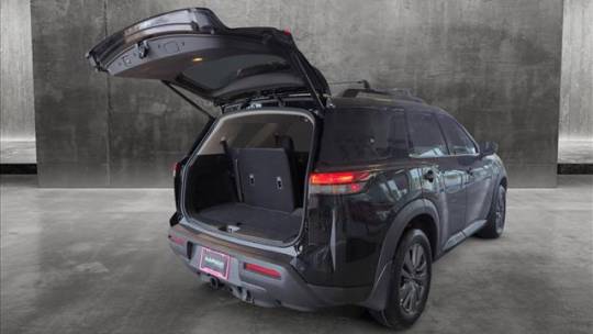 2024 Nissan Pathfinder sv premium package
