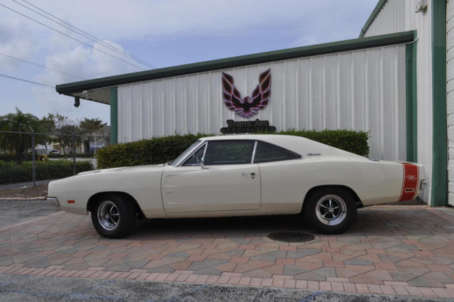 1969 dodge charger r/t 440 white with red interior no reserve
