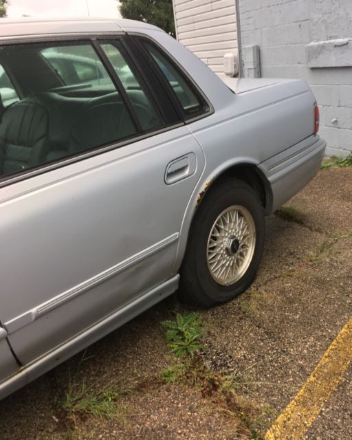 1994 lincoln continental - executive series - 4-door sedan - leather seats