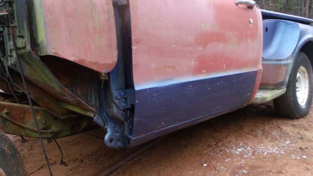 1968 chevy , swb stepside. no motor & tranny.super nice body! very restorable!!!