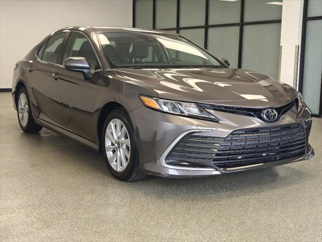 2021 toyota camry le