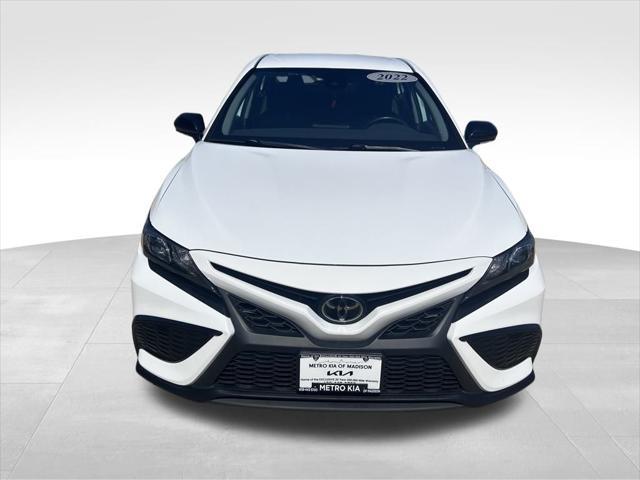 2022 toyota camry se